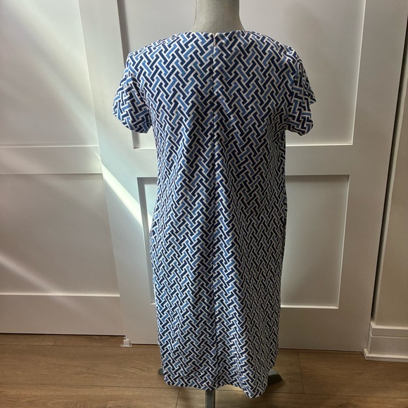 J. McLaughlin Blue and White Interlocking Pattern midi dress - Picture 3 of 9
